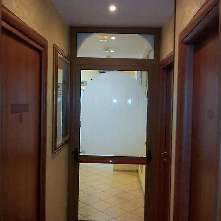 Hotel Arco Romana
